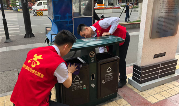 感受環(huán)衛(wèi)艱辛，共同美化新都——蓉桂運業(yè)團委組織開展五四青年節(jié)志愿活動